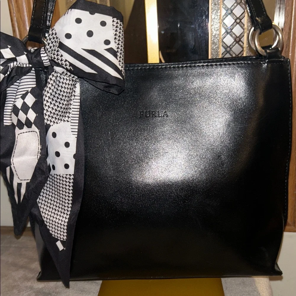 Furla Vintage Black Leather Bag - Picture 3 of 16